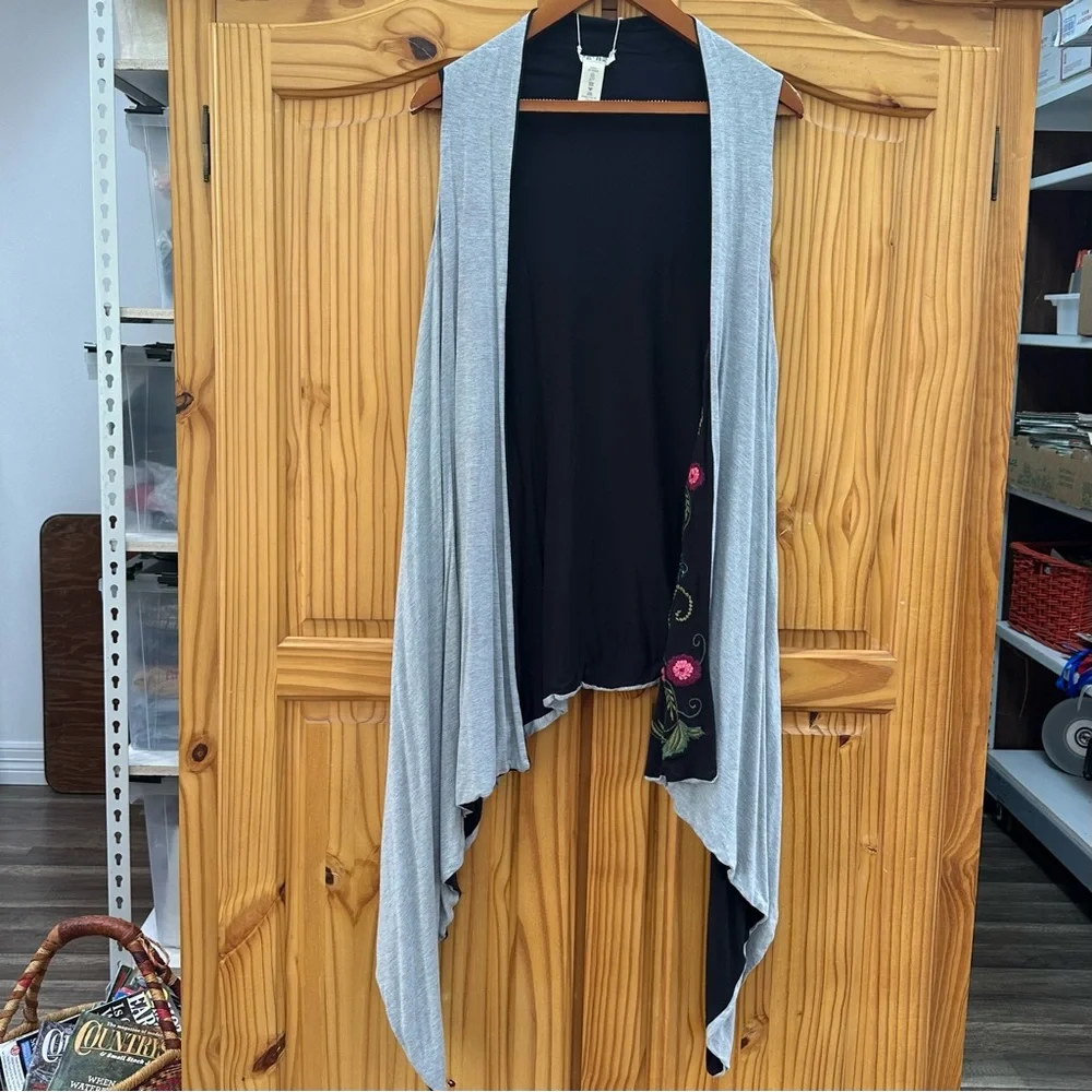 CAITE Brown Elaborate Floral Embroidered Long Vest Reversible to Solid Gray - Picture 7 of 10